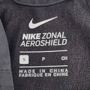 Nike Women Black Windbreaker Pullover NWT Sz Small Nike Zonal AeroShield Jacket thumbnail 8