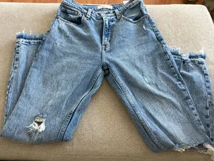 Abercrombie High-Rise Mom Jeans thumbnail 1