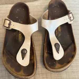 Birkenstock Gizeh in Light Gold Size 38 (US Size 7-7.5) thumbnail 3