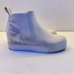 Dolce Vita Canvas Hidden Wedge Sneakers Size 8 Tan Camo Heel High Top Booties thumbnail 4