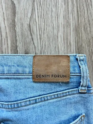 Aritzia Denim Forum The Arlo Hi-Rise Straight Jean in Light Wash Size 29 thumbnail 11
