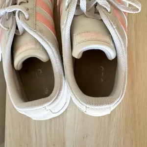 Adidas | VL Court 2.0 Suede Lace-Up Sneaker‎ in White & Dust Pink size 8 thumbnail 7