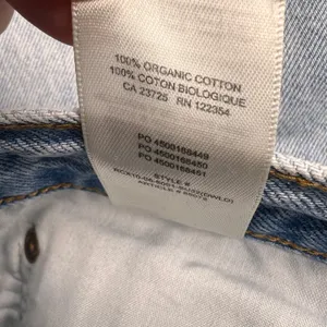 Aritzia Denim Forum The Boyfriend High Rise Loose Fit Jeans Button Fly Size 27 thumbnail 12
