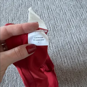 Vuori AllTheFeels Sports Bra in Scarlet Red thumbnail 6