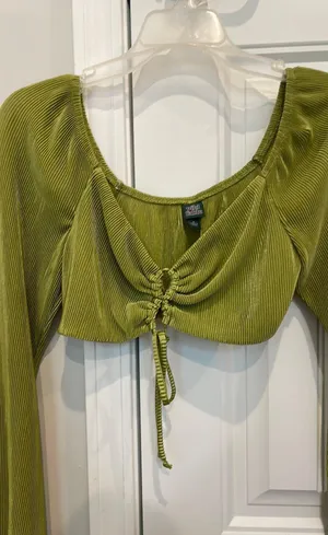 Target Green cropped long sleeve going out top thumbnail 3
