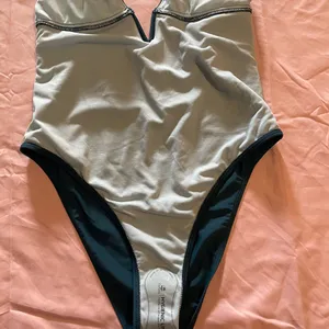 COPY - Cupshe dark green Plunging V-Neck One Piece Swimsuit thumbnail 3