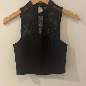 Fora Black Crop Top High Neck Lace thumbnail 2