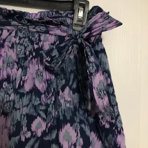 Old navy paper bag ruffle abstract‎ floral skirt women’s size 2 with belt thumbnail 4