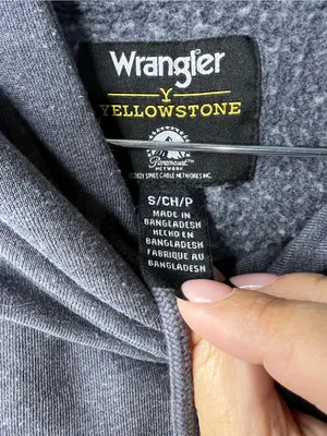 Wrangler x Yellowstone Dutton Ranch Cropped Graphic Hoodie Sweatshirt thumbnail 5