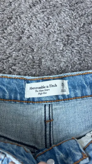 Abercrombie The Mom Shorts High-Rise thumbnail 3