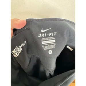 Nike Dri-FIT Legend Pants Womens Medium Short Black Training Yoga 548512-010 thumbnail 3
