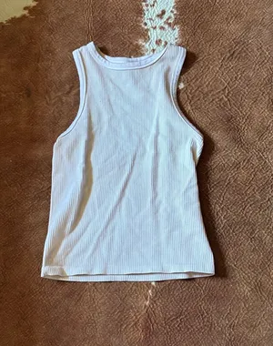 No boundaries tank top size large Supposed to be white I think it got color washed and it's more beige now thumbnail 1