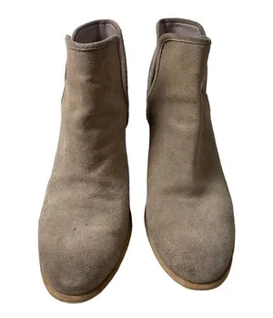 9.5 Hinge Perforated Heeled Ankle Bootie thumbnail 4
