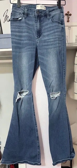 Hollister Jeans High-Rise Flare thumbnail 1