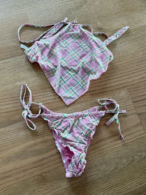 Frankie’s Bikinis set thumbnail 1
