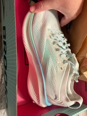 Women’s Brooks Running Shoes thumbnail 3