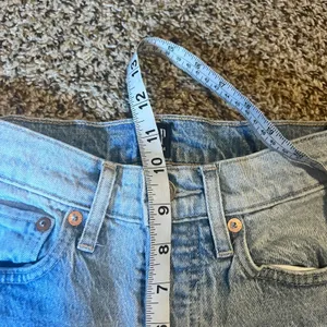 GAP Denim Cheeky‎ Straight Jeans Light Wash Ripped Distressed Raw Hem Size 00 24 thumbnail 7