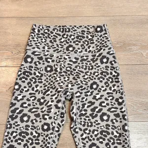 Aerie‎ Offline Goals Hi-Rise 7/8 Leggings Leopard Print Athleisure Size Medium thumbnail 3