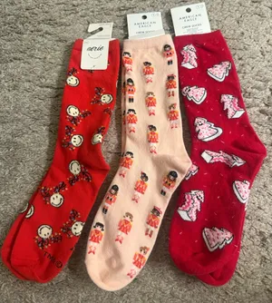 Aerie American Eagle AE Red Pink Christmas Graphic Women’s Crew Socks Set thumbnail 1