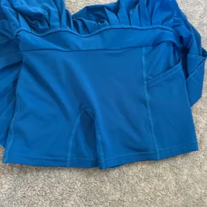Blue Amazon gold hinge thumbnail 4