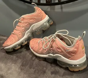 Nike air vapormax plus women’s size 7.5 thumbnail 1