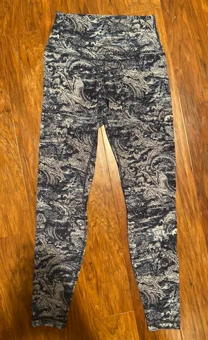Lululemon Legggings thumbnail 1