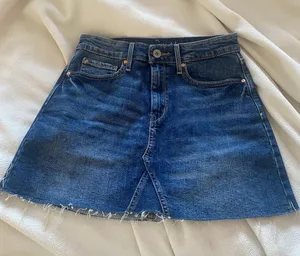 Levi's denim skirt thumbnail 1