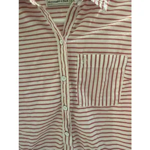 Abercrombie & Fitch Womens Sz XS White Red Stripe Pullover Button Front Shirt thumbnail 3