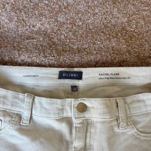 DL1961 Rachel Flare Ultra High Rise Instasculpt Corduroy Pants Eggshell 32 thumbnail 3