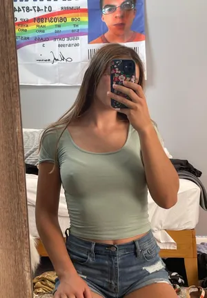 Tilly's green round neck top thumbnail 1