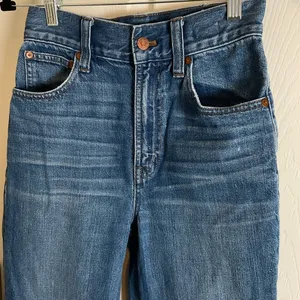 Madewell Westside Relaxed Straight Leg Jeans - Size 25 thumbnail 5