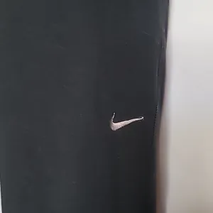 Nike dri fit pull on black workout legging capris sz Medium thumbnail 3