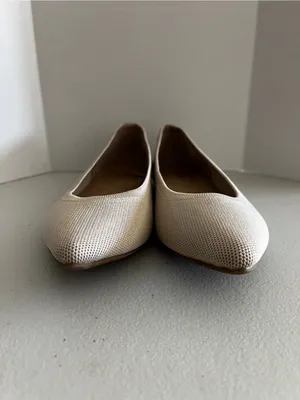 Old Navy Soft-Knit Pointed-Toe Ballet Flats Size 8 cream Beige Comfy Stretch thumbnail 2