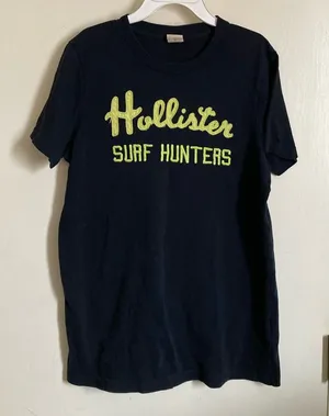 *Hollister Navy with Yellow “Hollister, Surf Hunters” Medium Shirt #MBG thumbnail 1