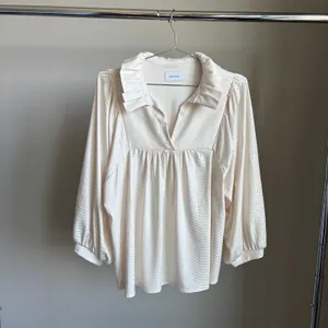 Adrienne Cream Croc Embossed Ruffled Balloon Sleeve Blouse Faux Leather Size M thumbnail 12