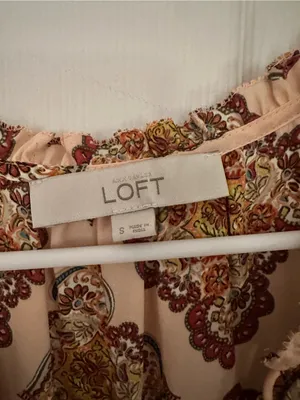 LOFT Cream Pink Paisley Ruffled Sleeveless Peplum Top thumbnail 2