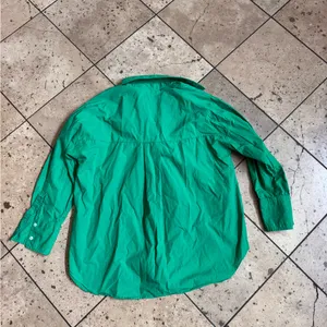 🌸Zara Emerald Green Button-Up Top thumbnail 3