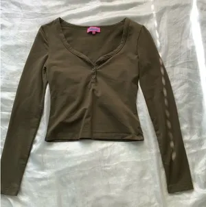 Edikted Green Long Sleeve Crop Top thumbnail 1