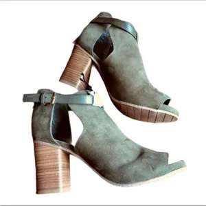 Kenneth Cole REACTION Women's Ankle Booties in army green size 8 thumbnail 2