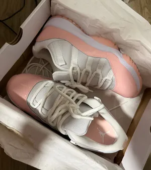 Jordan women’s Pink Size 10 thumbnail 1