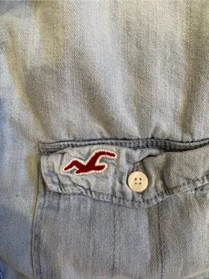 Hollister Light Wash Chambray Denim Button Front Shirt XS Casual Coastal Cowgirl thumbnail 3