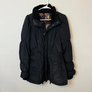 Free People We The Free Black Puffer Jacket Size Medium Black Floral Coat thumbnail 2