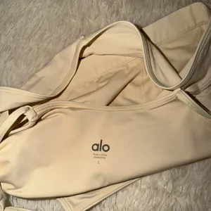 Alo Yoga Escalate Wrap Top Ivory Size Large Cropped Sports Bra Tank Ribbed thumbnail 3