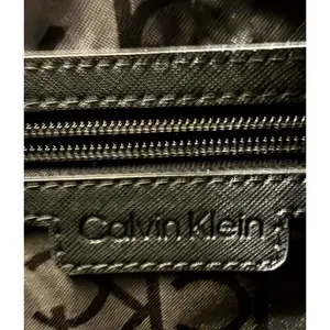 Calvin Klein Purse Tote Bag Black Shoulder Strap Gold Chain Pockets Zip Clos EUC thumbnail 9