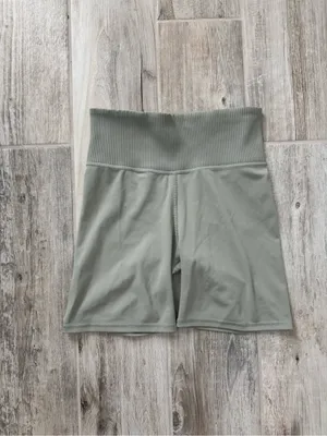 Vuori Women’s Rib Studio Bike Short High Waist Light Grey Size Small thumbnail 5