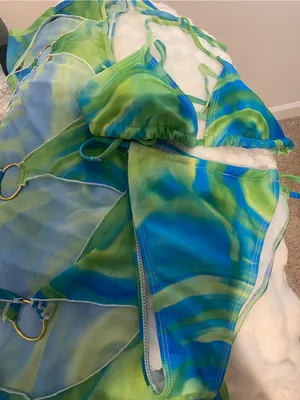 Bikini 3 Piece Set Size XS, Bikini & Coverup A-B Cup Padded cups..Excel. cond. thumbnail 2