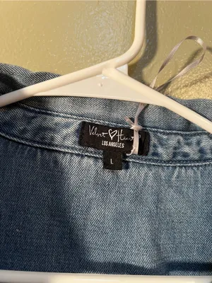Velvet Heart Women’s Size Large Button Down Shirt Denim Light Medium Wash Chest thumbnail 9