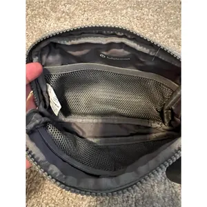 Lululemon everywhere belt bag hyper dye thumbnail 8