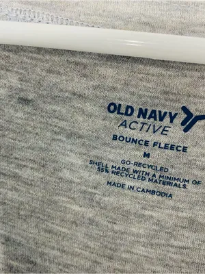 OLD NAVY Active Bounce Fleece Twist Cropped Sweatshirt thumbnail 4