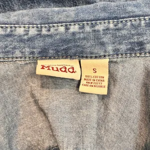 Mudd Acid Wash Denim Shirt Long Sleeve Button Down Cutout Back Women's‎ Small S thumbnail 4